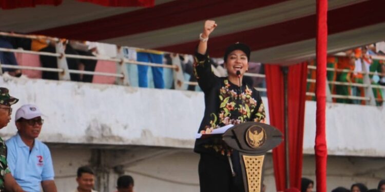 Unjuk Prestasi Atlet Muda, Annisa Banggakan Dharmasraya di Depan Menpora