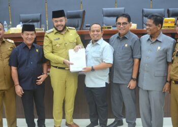 Wali Kota Padang Sampaikan Nota Pengantar KUA PPAS Tahun 20206 di DPRD