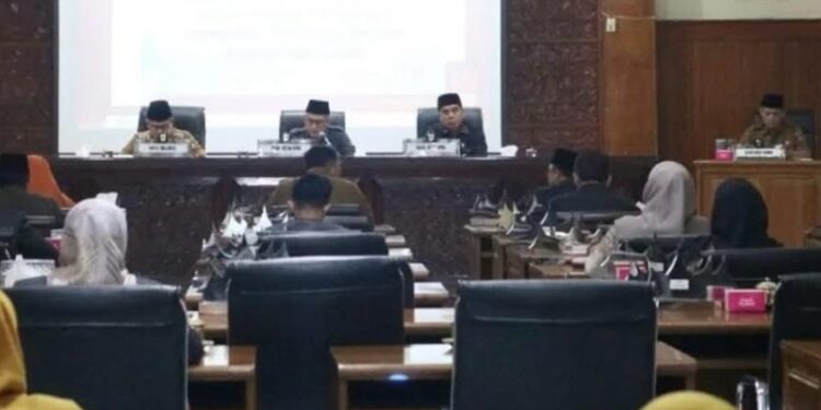 DPRD Bukittinggi Bahas RPJMD 2025–2029, Fraksi-Fraksi Sampaikan Pandangan Strategis