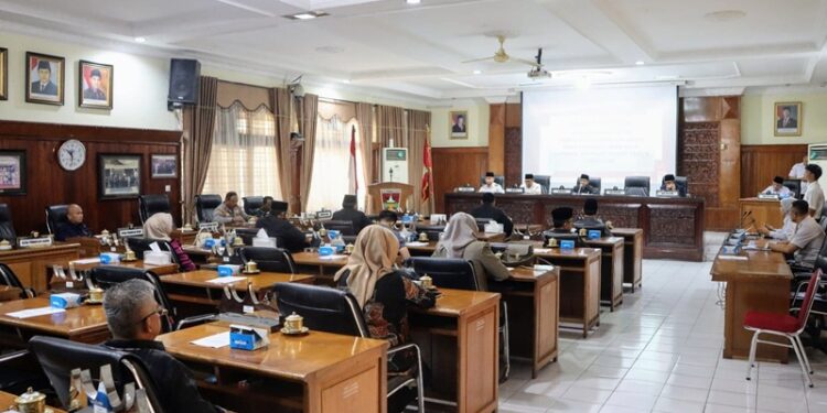 Rapat paripurna DPRD yang berlangsung selama tiga hari berturut-turut, dari Senin hingga Rabu (14–16 Juli 2025). (Foto: Ist)