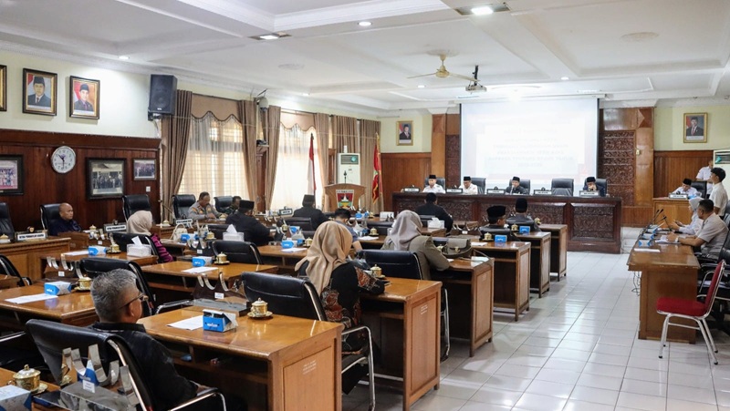 Rapat paripurna DPRD yang berlangsung selama tiga hari berturut-turut, dari Senin hingga Rabu (14–16 Juli 2025). (Foto: Ist)
