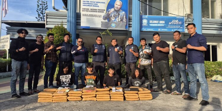 BNNP Sumatera Barat Tangkap Pengedar Narkoba, Sita 100 Kilogram Ganja
