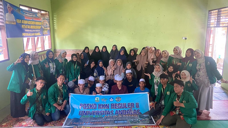 Mahasiswa KKN Unand Nagari Kajai menyelenggarakan dua kegiatan  sosialisasi edukatif di MAN 4 Pasaman Barat (Foto: Ist)