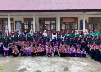 Tingkatkan Kreativitas dan Motorik Siswa SD di Nagari Kajai, Mahasiswa KKN UNAND Adakan Kelas Kreatif