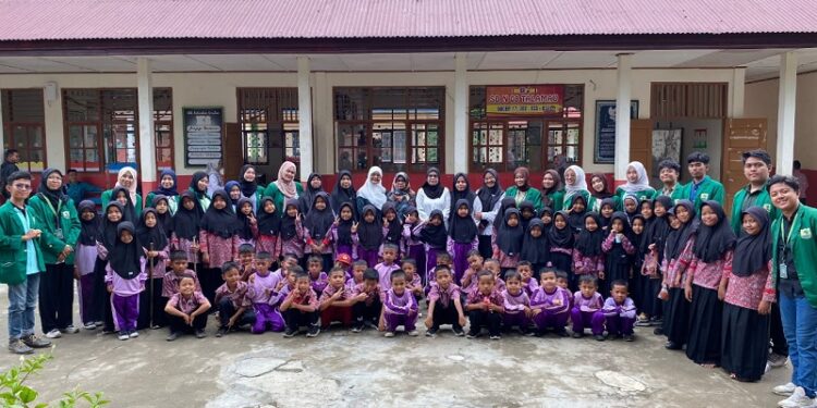 Tingkatkan Kreativitas dan Motorik Siswa SD di Nagari Kajai, Mahasiswa KKN UNAND Adakan Kelas Kreatif