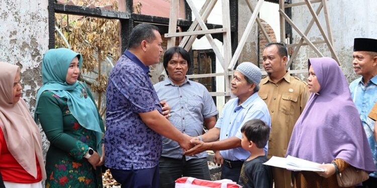 Pemko Pariaman Salurkan Bantuan Korban Kebakaran di Empat Desa