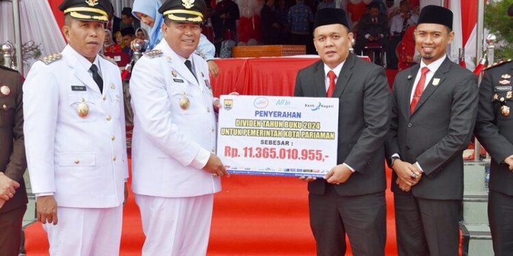 Pemko Pariaman Terima Deviden Bank Nagari Rp 11,3 Miliar di HUT RI ke-80