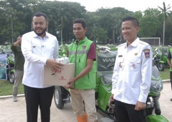 178 Becak Motor Dibagikan ke LPS se-Kota Padang, Dukung Program Nasional Bebas Open Dumping 2029