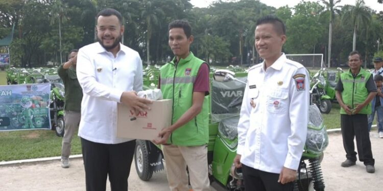178 Becak Motor Dibagikan ke LPS se-Kota Padang, Dukung Program Nasional Bebas Open Dumping 2029