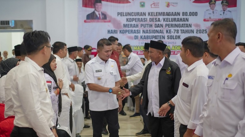 Bupati Solok Jon Firman Pandu menghadiri peluncuran Koperasi Merah Putih secara virtual (Foto: Ist)