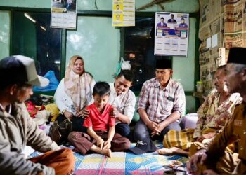 Tersentuh Kisah David, Bupati Solok Beri Bantuan ke Keluarga di Simpang Tanjung Nan IV