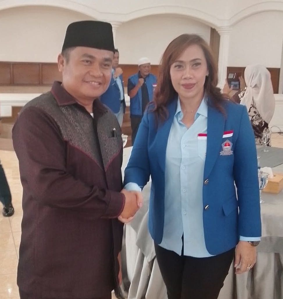 Anggota DPRD Padang, Zalmadi saat memghadiri pengukuhan Himpunan Nelayan Seluruh Indonesia (HNSI) Provinsi Sumatera Barat periode 2025–2030.[foto : ist]