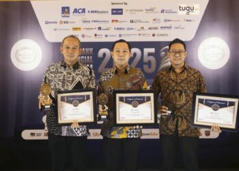 President Director, Inung Widi Setiadji; Customer Relationship Management and Digital Division Head FIFGROUP, Joni Citradinata dan AMF Multi Purposed Financing Marketing Department Head FIFGROUP, Randy Aditya Putra Hendarmo.[foto : ist]