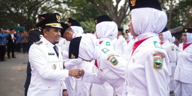 Wabup Solok Pimpin Upacara Penurunan Bendera HUT RI ke-80