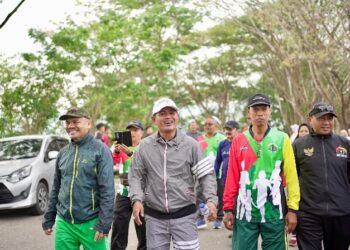 Aksi Bersih-bersih di GOR Batu Batupang, Bupati Jon Pandu: Sarana dan Prasarana Olahraga Akan Ditingkatkan