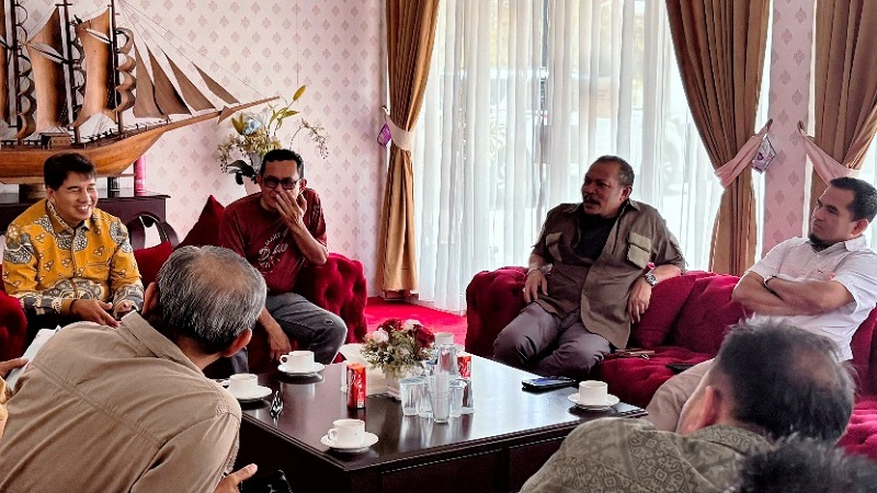 Wabup Solok, H. Candra, dalam rapat koordinasi soal karhutla yang digelar di Rumah Dinas (Foto: Ist)