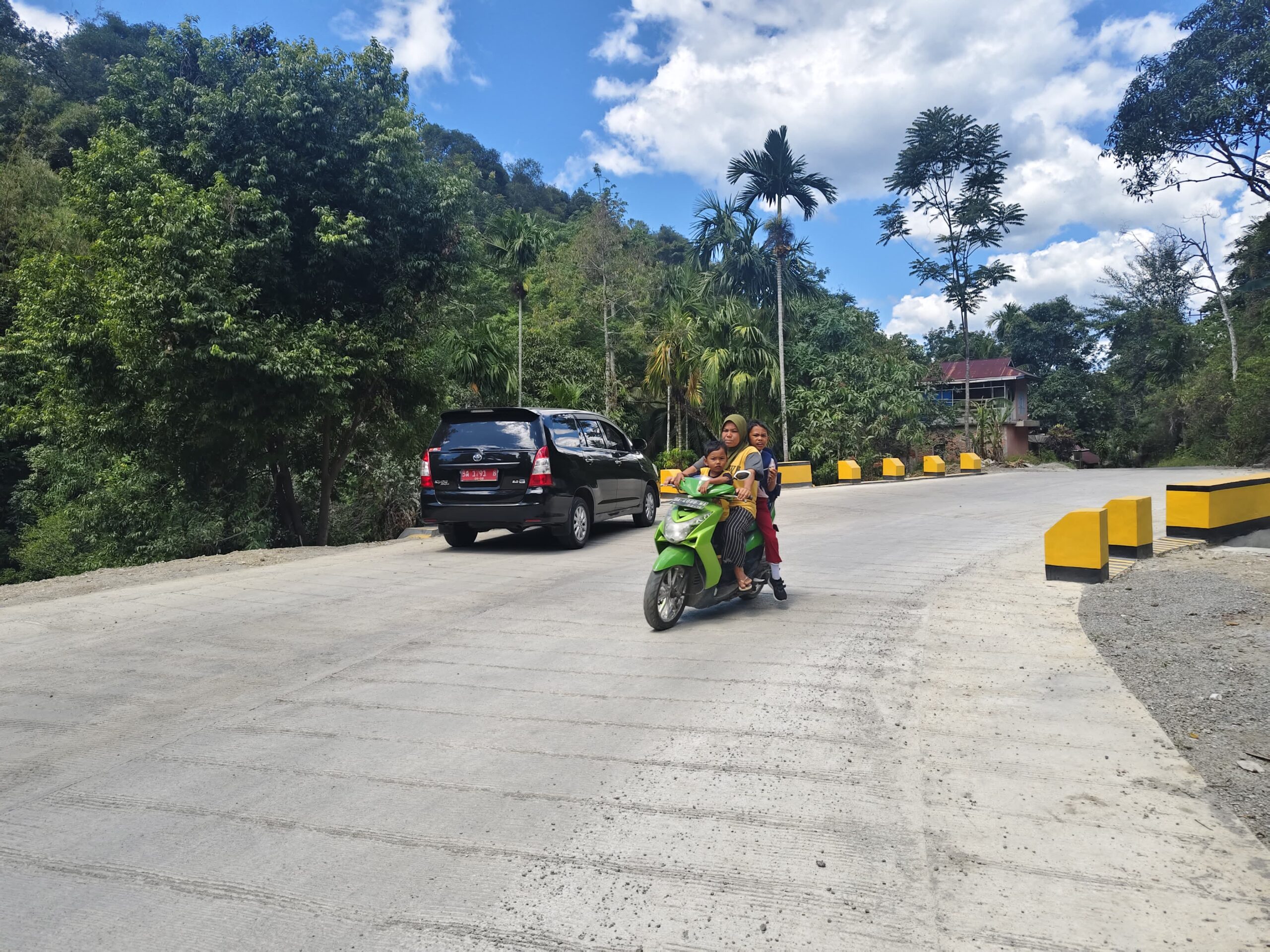 Jembatan yang menghubungkan Simpang Ganting Payo hingga perbatasan Tanah Datar - Sumani.[foto : ist]