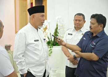 Gubernur Sumbar, Majyeldi saat wawancara.[foto : ist]