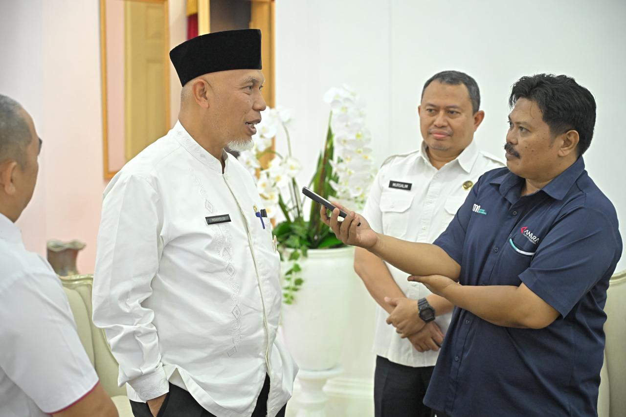 Gubernur Sumbar, Majyeldi saat wawancara.[foto : ist]