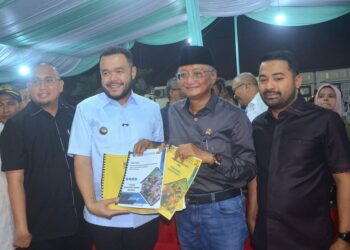 Wali Kota Padang, Fadly Amran bersama Komisi V DPR RI.[foto : ist]