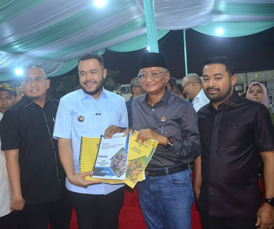 Wali Kota Padang, Fadly Amran bersama Komisi V DPR RI.[foto : ist]