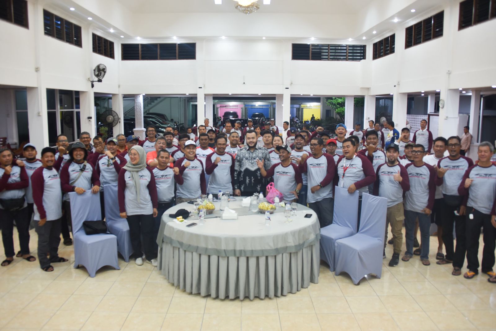 Wali Kota Padang Makan Malam bersama Raider CRF Rally Indonesia.[foto : ist]