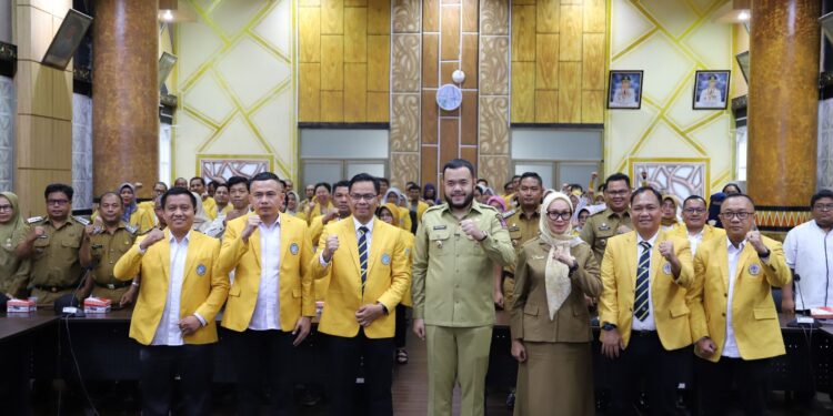 Hal itu diungkapkan Wali Kota Padang Fadly Amran saat, membuka kegiatan Pengabdian Kepada Masyarakat (PKM) Universitas Negeri Padang (UNP) tahun 2025.[foto : ist]