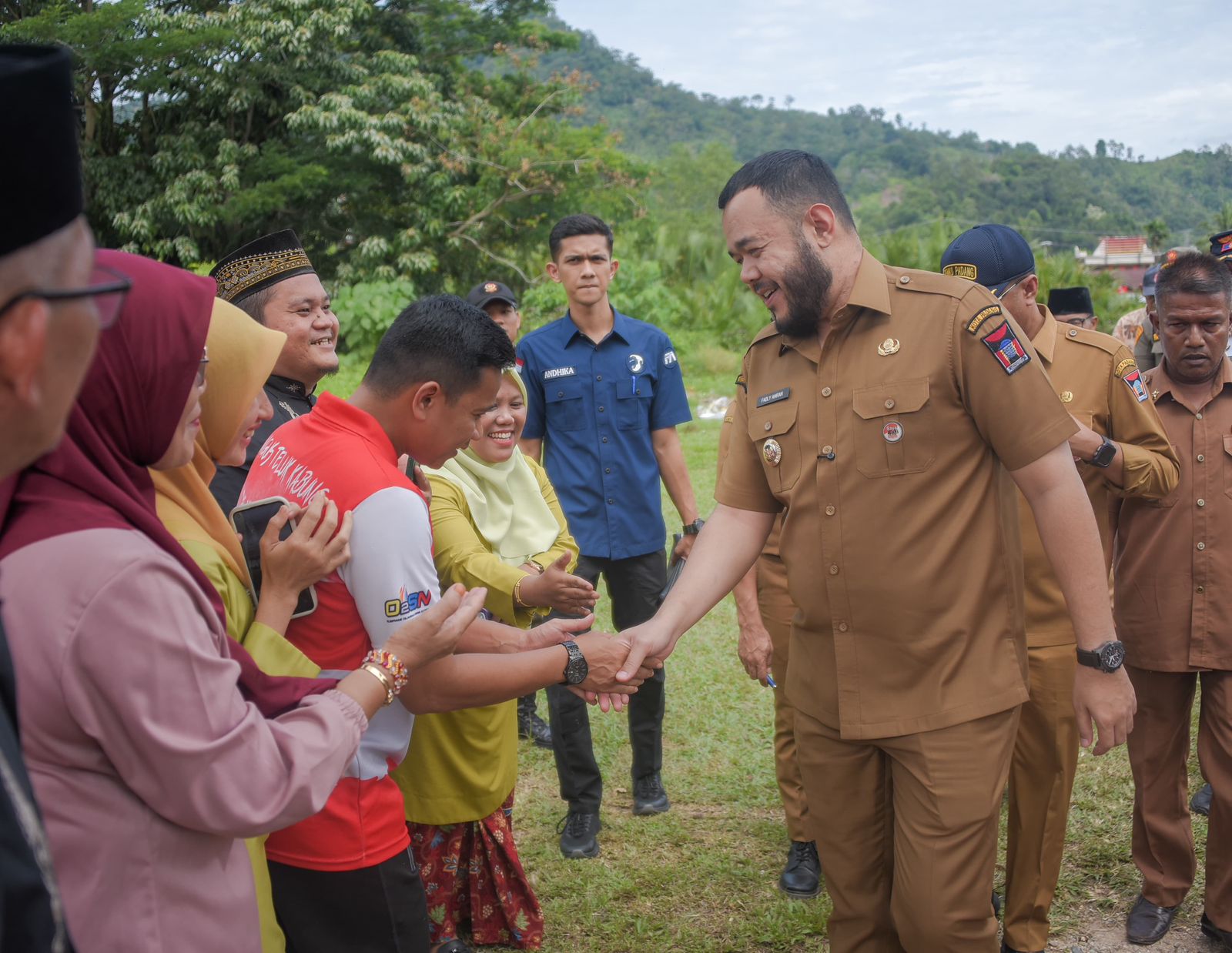 Wali Kota Padang Fadly Amran meninjau, kondisi Sekolah Dasar Negeri (SDN) 01 Pasar Laban.[foto : ist]