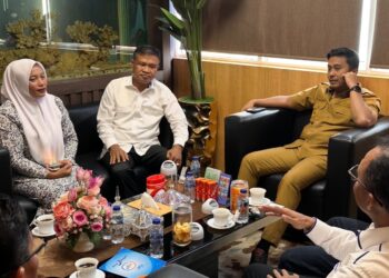 Bidan Dona dinobatkan sebagai Nakes teladan.[foto : ist]