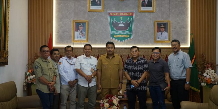 Wagub Sumbar, Vasco Ruseimy saat menerima kunjungan Direktur PNP. [foto : ist]
