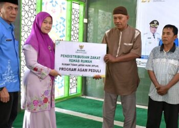 BAZNas Agam Salurkan Zakat Rp437 Juta kepada 171 Mustahik