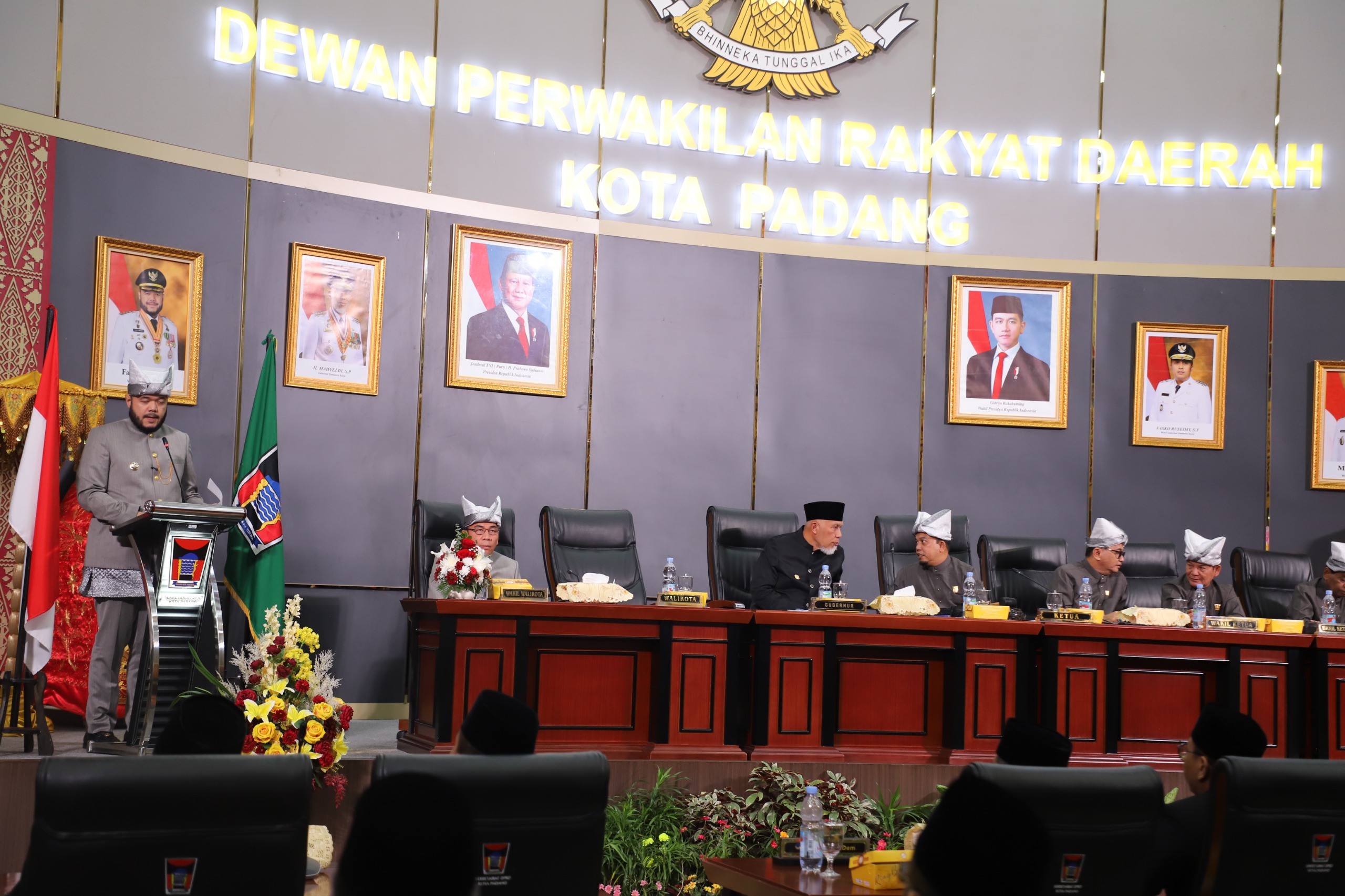 Wali Kota Padang, Fadly Amran memberikan sambutan pada Rapat Paripurna Istimewa HJK Padang ke-356.[foto : ist]