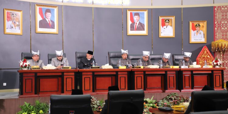 Sidang Paripurna Istimewa HJK Padang ke-356 yang dipimpin oleh Ketua, Muharlion.[foto : ist]