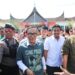 Wakil Menteri Ketenagakerjaan RI, Immanuel Ebenezer dan Wakil Gubernur Sumatera Barat, Vasko Ruseimy temui buruh PT Bumi Sarimas.[foto : ist]