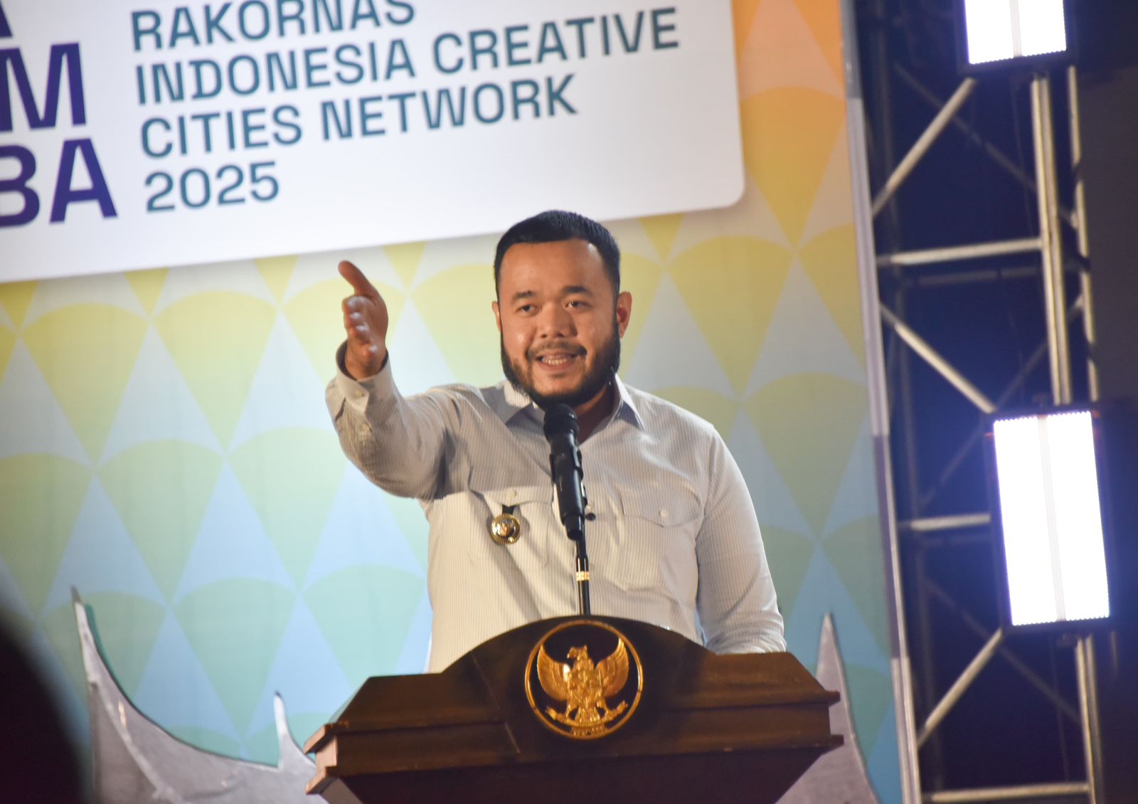 Wali Kota Padang, Fadly Amran saat memberikan sembutan pada Rakornas ICCN 2025.[foto : ist]