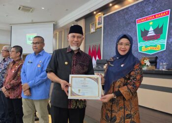 Biro organisasi Setdaprov Sumbar terima 2 penghargaan.[foto : ist]