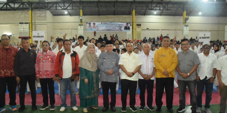Walik Wali Kota Padang, Maigus Nasir saat pembukaan Kempo Wali Kota Cup 2025.[foto : ist]