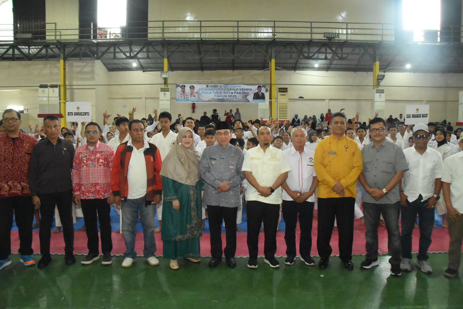 Walik Wali Kota Padang, Maigus Nasir saat pembukaan Kempo Wali Kota Cup 2025.[foto : ist]