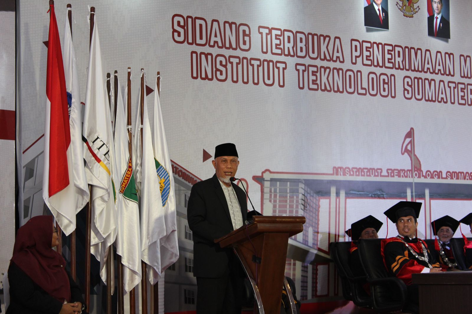 Mahyeldi saat memberikan orasi ilmiah pada Sidang Penerimaan Mahasiswa Baru ITERA.[foto : ist]