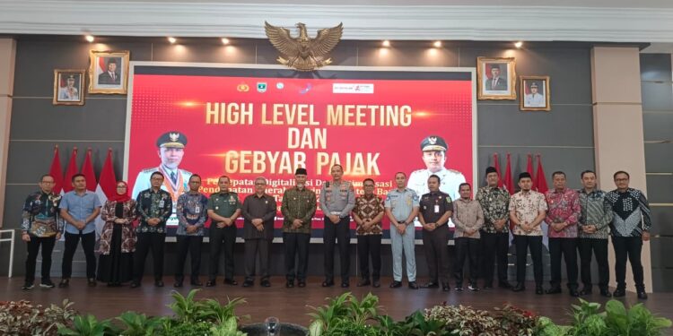 Foto bersama gebyar pajak.[foto : ist]