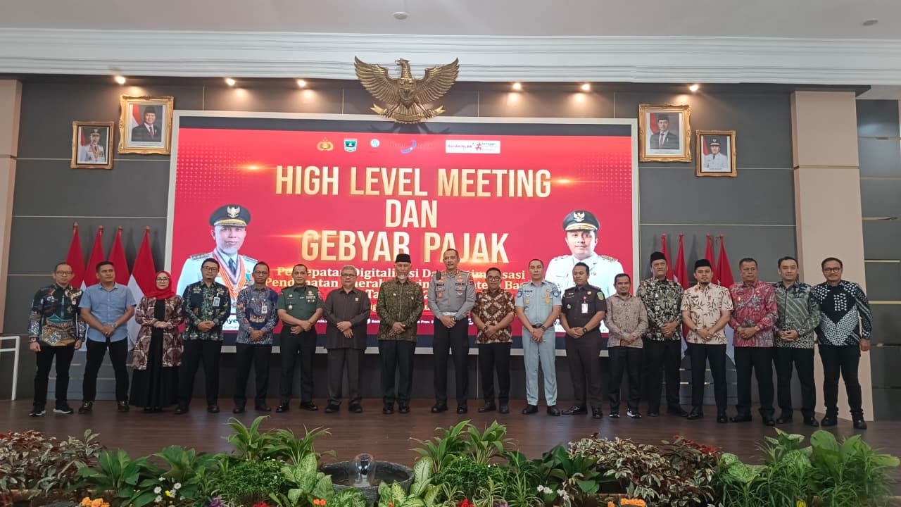 Foto bersama gebyar pajak.[foto : ist]