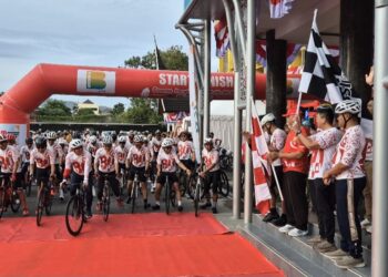 Gowes Parade Merah Putih.[foto : ist]