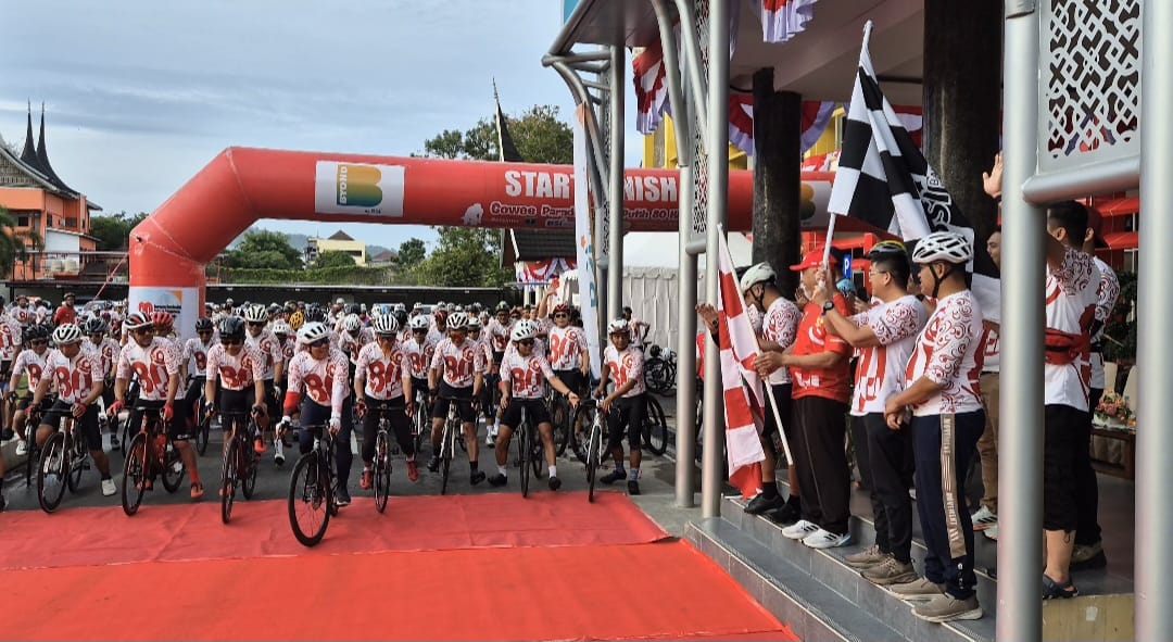 Gowes Parade Merah Putih.[foto : ist]