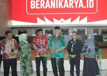 Gunernur Sumbar, Mahyeldi saat membuka Minangkabau Sharia Investment.[foto : ist]