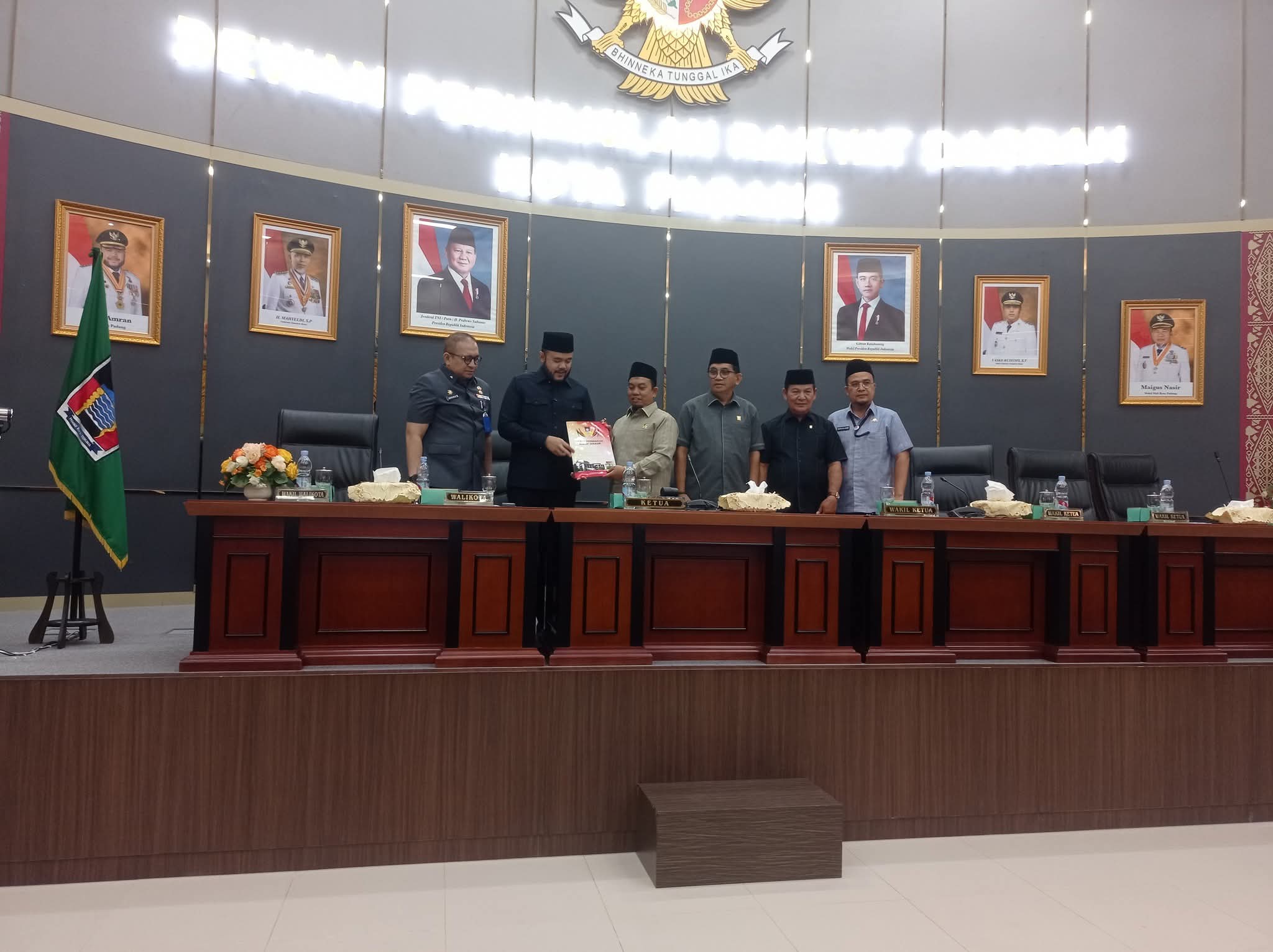 Paripurna DPRD Padang.[foto : ist]