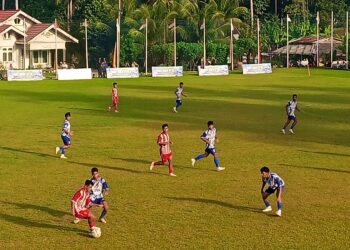 Pemain PSP Padang saat hendak melakukan penyerangan ke daerah Kompak FC. Minggu, (3/8) [foto : sci/yrp]