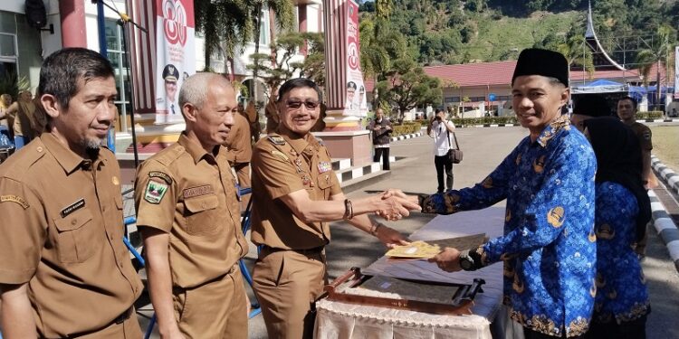 401 PPPK di Pesisir Selatan Resmi Dilantik, Bupati Ingatkan Jangan Gadaikan SK ke Bank