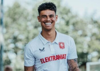 Crystal Palace Dikabarkan Siap Gaet Mees Hilgers dari FC Twente