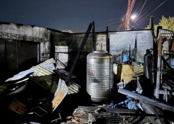 75 Warga Terdampak Kebakaran Lubuk Begalung, Wawako Padang Serahkan Bantuan