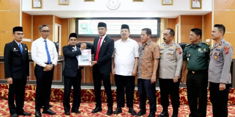 Ketua DPRD Kabupaten Solok, Ivoni Munir dan Wakil Bupati Solok H. Candra beserta rombongan (Foto: Ist)